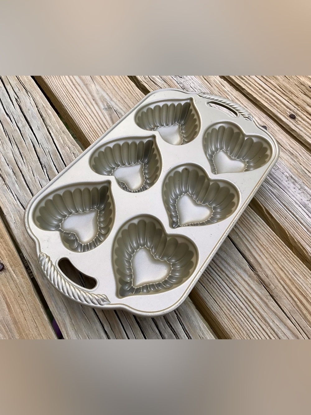 Nordic Wear Heart Cakelet Large Muffin Pan Lava Cake Heart Shape Pan Bakeware - Picture 6 of 11